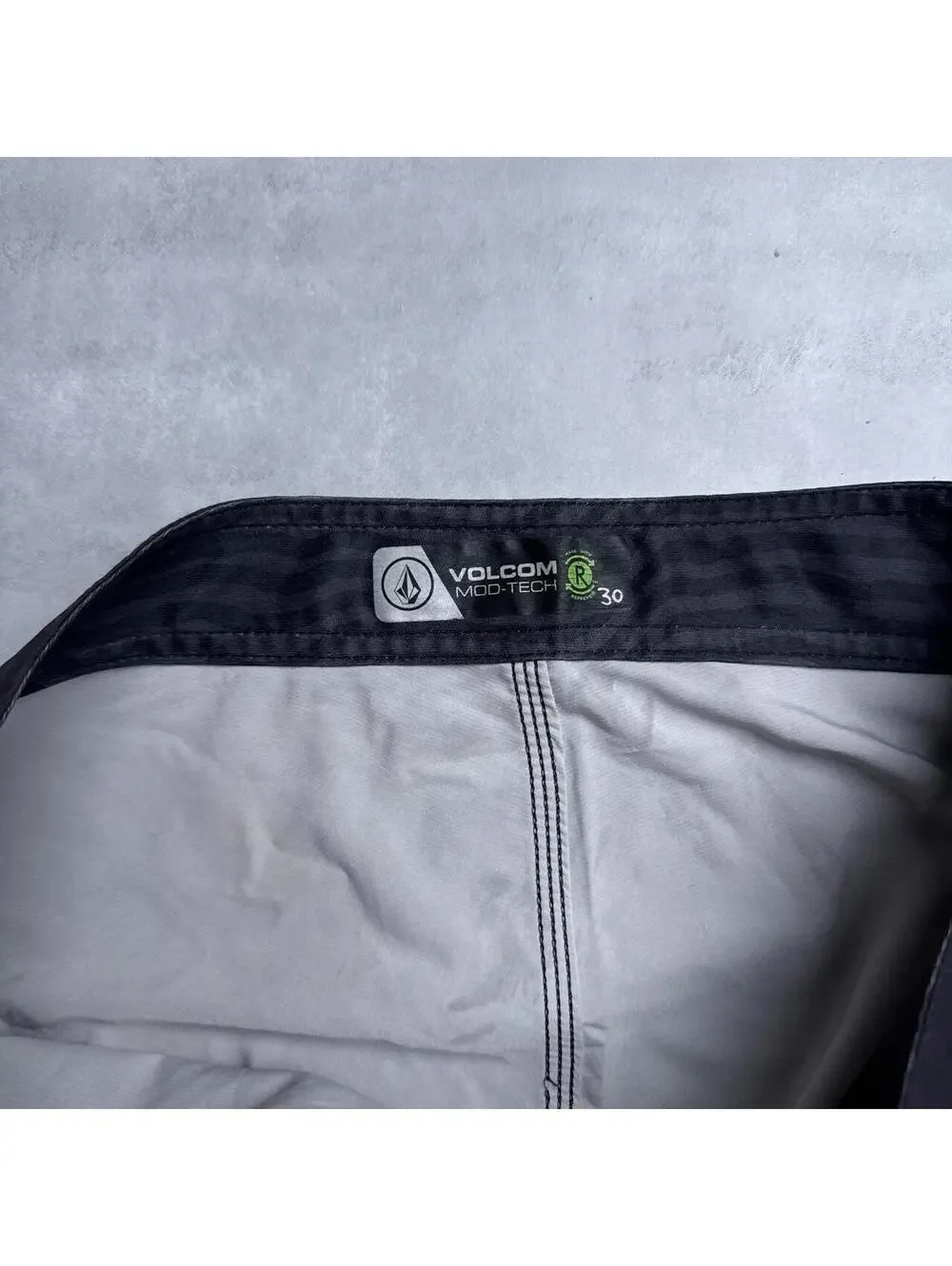 Y2K Volcom 00s black & white board surf shorts